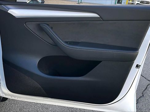 Used 2024 Tesla Model Y Performance image 21