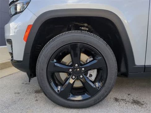 New 2025 Jeep Grand Cherokee L Altitude image 14