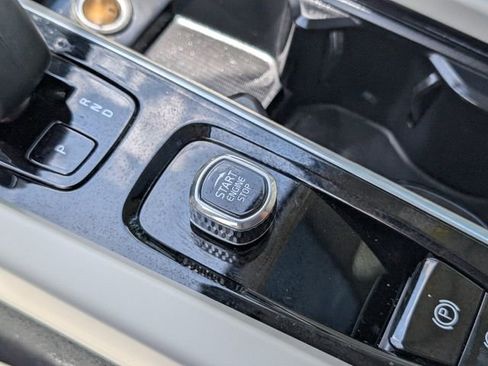 Used 2023 Volvo XC60 B5 Plus image 27