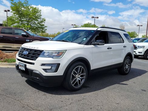 Used 2017 Ford Explorer Sport w/ Equipment Group 401A AWD/4WD image 4