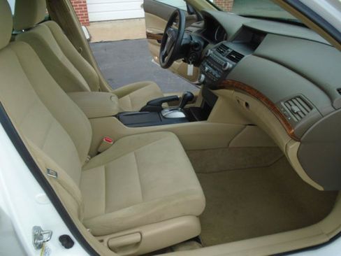 Used 2009 Honda Accord EX image 12