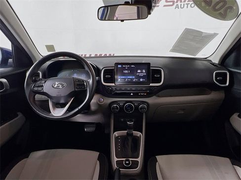 Used 2024 Hyundai Venue SEL image 23