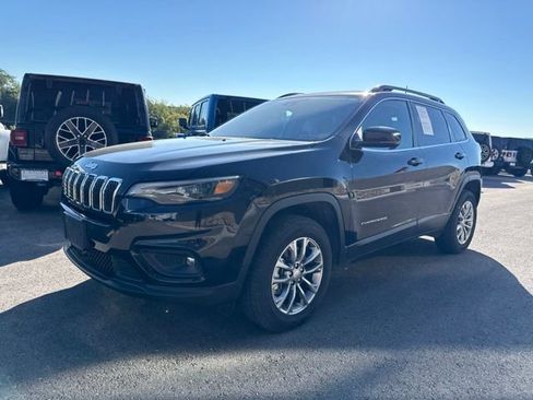 Used 2022 Jeep Cherokee Latitude Lux w/ Mopar Interior Package AWD/4WD image 6