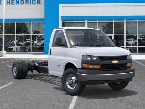 New 2026 Chevrolet Express 3500 image 9
