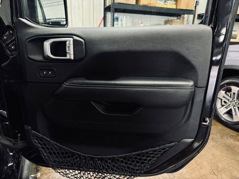Used 2020 Jeep Wrangler Unlimited Sahara AWD/4WD image 16