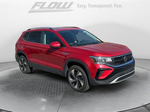 Used 2024 Volkswagen Taos SE image 1