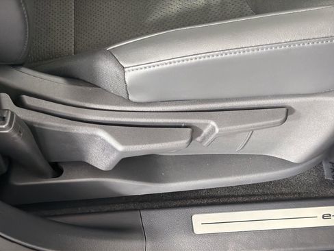 Used 2025 Nissan Ariya AWD image 33