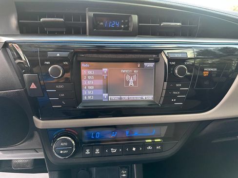 Used 2015 Toyota Corolla LE image 21