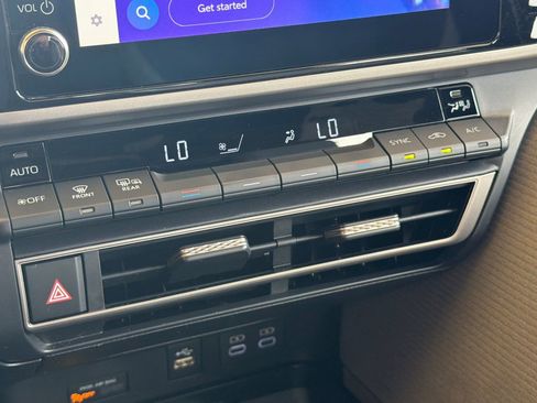 Certified 2025 Toyota Camry SE image 24