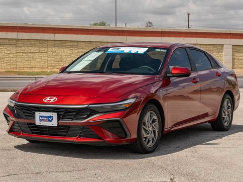 Used 2024 Hyundai Elantra SEL FWD image 4