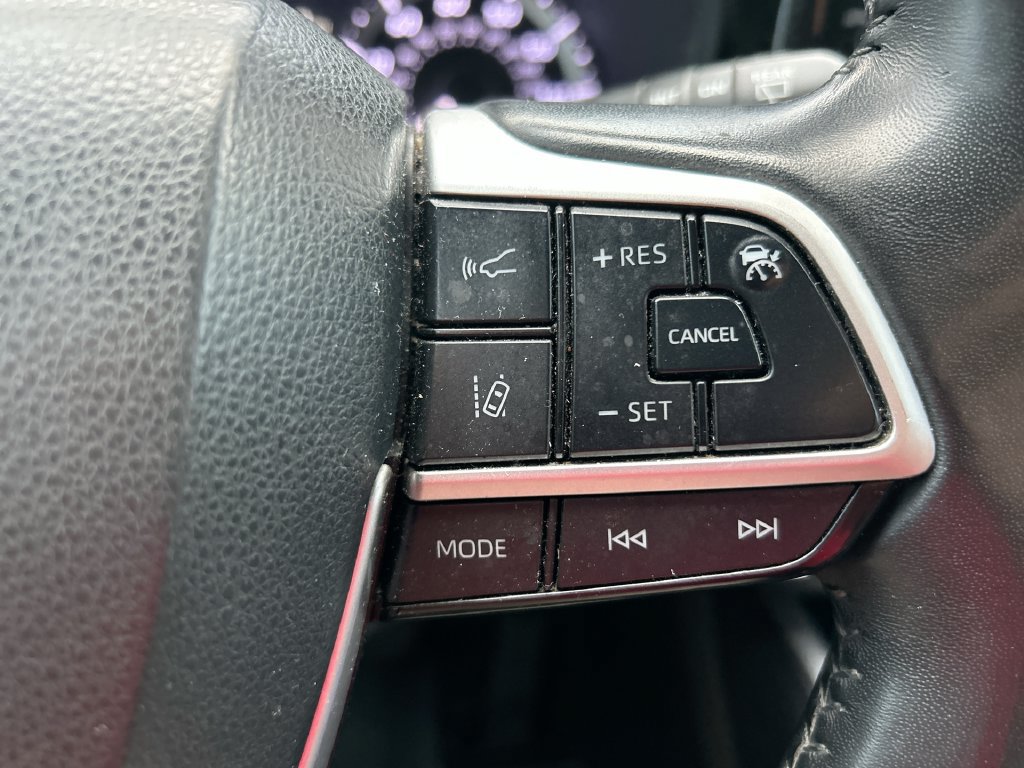 Used 2024 Toyota Highlander LE FWD image 17