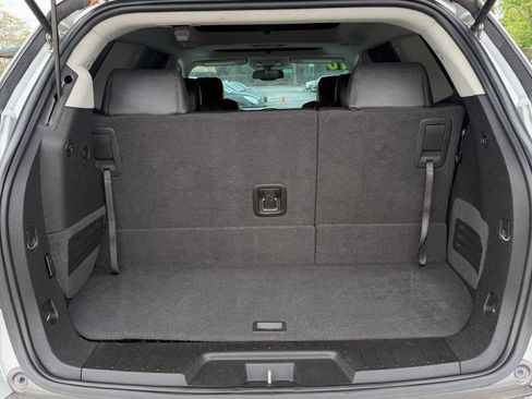 Used 2010 Buick Enclave CXL w/ Trailering Provision Package FWD image 32