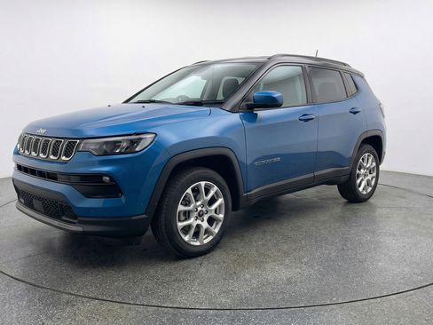 Used 2025 Jeep Compass Limited image 3