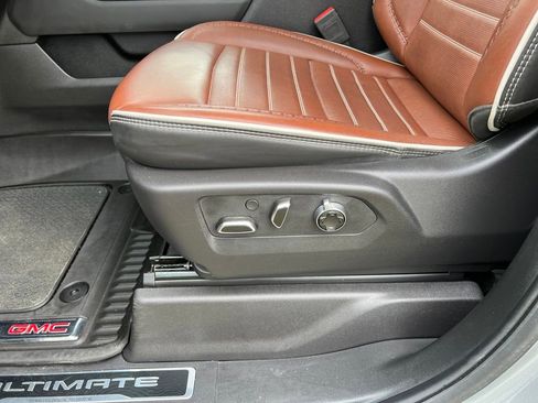 Used 2025 GMC Sierra 2500 Denali Ultimate image 12