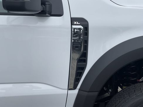New 2025 Ford F450 XL w/ XL Chrome Package RWD image 8