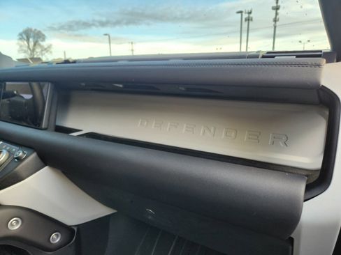 Used 2024 Land Rover Defender 110 S image 11