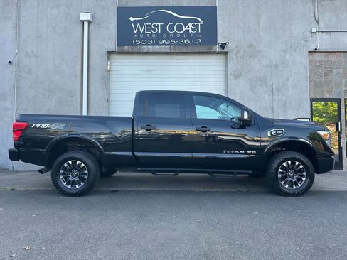 Used 2018 Nissan Titan PRO-4X image 2