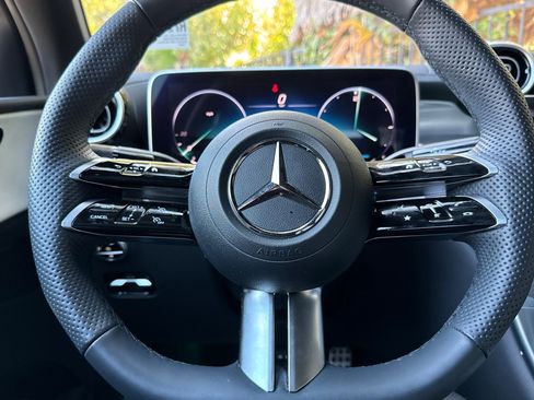 Used 2024 Mercedes-Benz GLC 300 4MATIC image 36