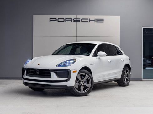 Certified 2026 Porsche Macan AWD/4WD image 1