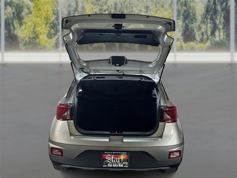 Used 2024 Hyundai Venue SEL FWD image 12