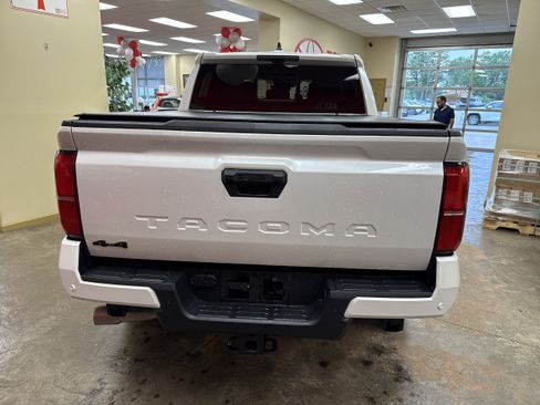 Used 2024 Toyota Tacoma TRD Sport w/ TRD Sport Premium Package AWD/4WD image 10