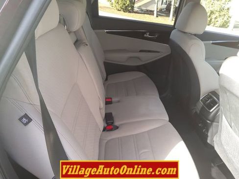Used 2019 Kia Sorento LX image 37