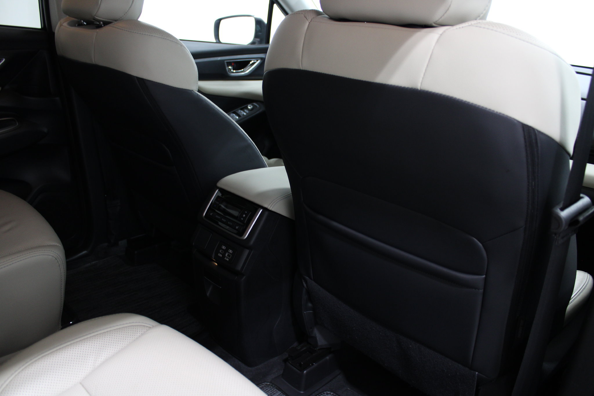 Used 2023 Subaru Ascent Limited AWD/4WD image 25