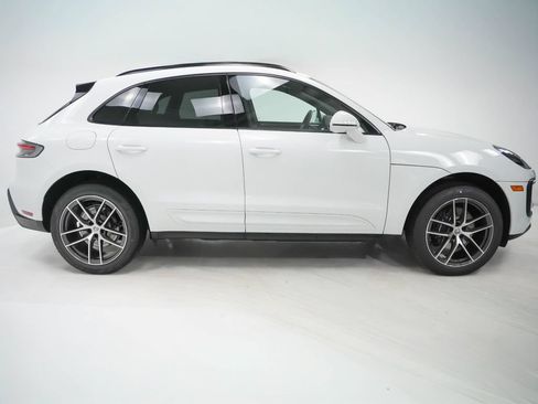 Certified 2026 Porsche Macan AWD/4WD image 10
