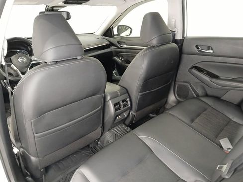 Used 2020 Nissan Altima 2.0 Platinum FWD image 13