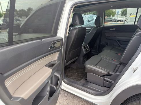 Certified 2023 Volkswagen Atlas SE FWD image 9