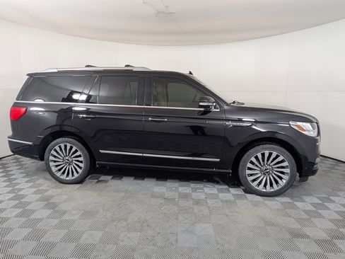 Used 2020 Lincoln Navigator Reserve w/ Equipment Group 208A Reserve image 9