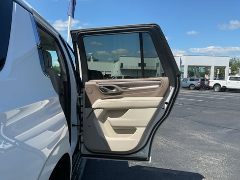 Used 2024 GMC Yukon Denali AWD/4WD image 25