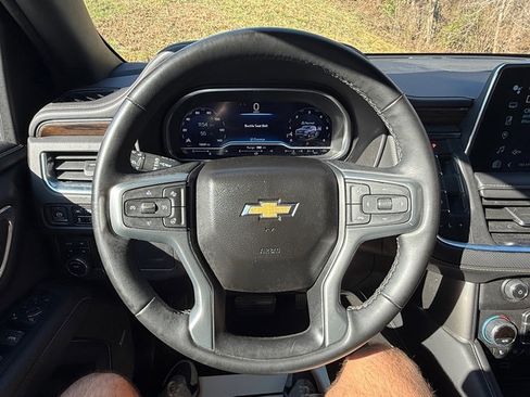 Used 2023 Chevrolet Suburban Premier image 26