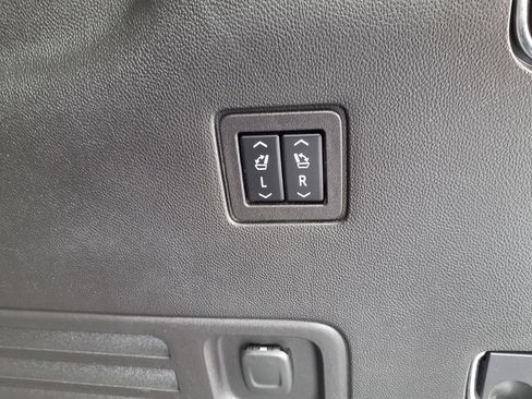 Used 2023 Chevrolet Traverse High Country w/ LPO, Floor Liner Package FWD image 33