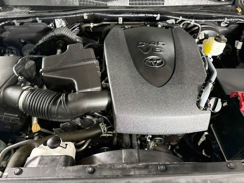 Certified 2022 Toyota Tacoma SR5 w/ Technology Package AWD/4WD image 32