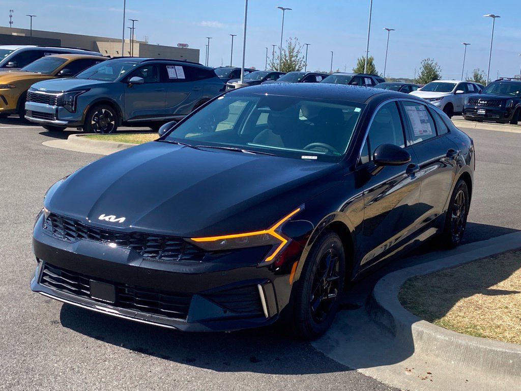 New 2026 Kia K5 LXS FWD image 3