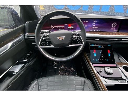 Used 2025 Cadillac Escalade Sport Platinum w/ LPO, ONYX Package AWD/4WD image 6