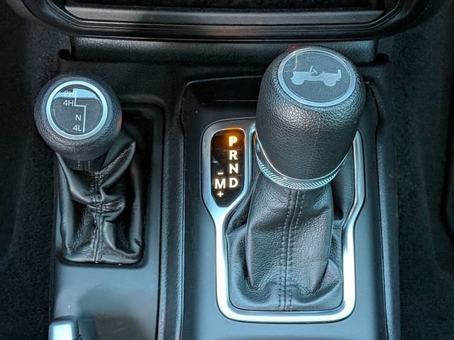 Certified 2022 Jeep Wrangler Unlimited Sport w/ Sun And Sound Package AWD/4WD image 17
