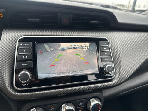 Used 2018 Nissan Kicks S FWD image 28