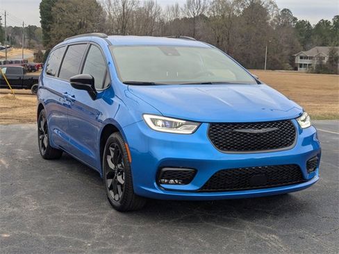 New 2026 Chrysler Pacifica Select image 2