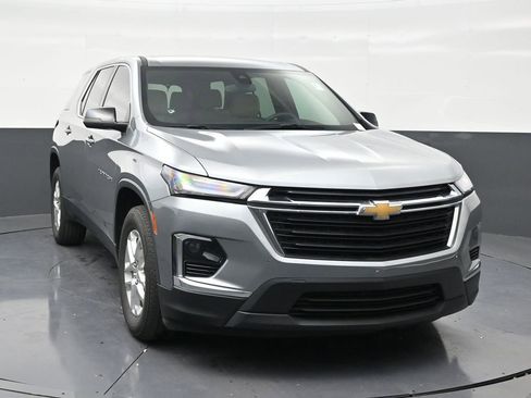 Used 2023 Chevrolet Traverse LS FWD image 7