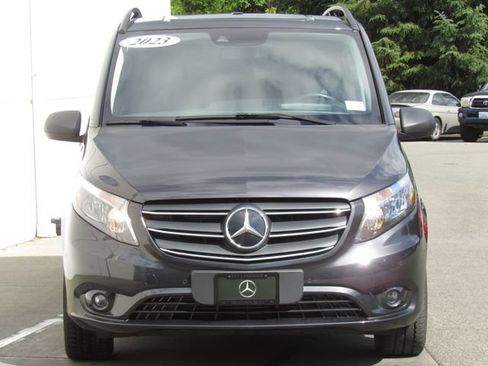 Used 2023 Mercedes-Benz Metris Passenger image 3