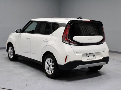 Used 2024 Kia Soul LX w/ Option Group 015 FWD image 8