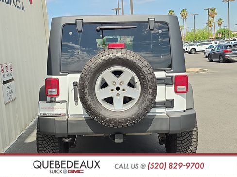 Used 2016 Jeep Wrangler Unlimited Rubicon w/ Connectivity Group AWD/4WD image 6