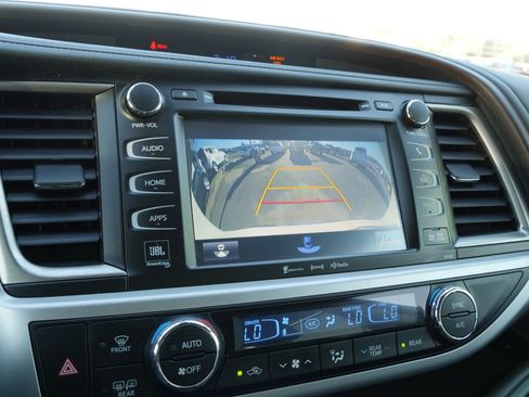 Used 2017 Toyota Highlander Limited Platinum image 29