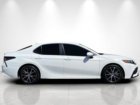 Used 2023 Toyota Camry SE FWD image 3