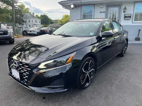 Used 2024 Nissan Altima 2.5 SR FWD image 3
