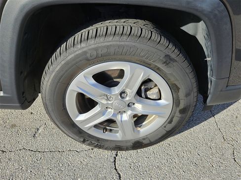 Used 2023 Jeep Compass Sport image 37