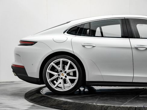 Used 2025 Porsche Panamera w/ Premium Package image 19