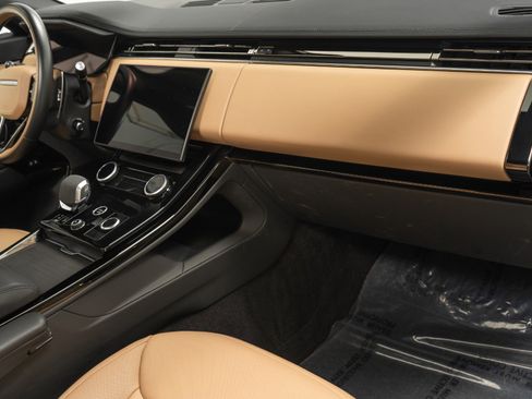 Used 2023 Land Rover Range Rover Sport SE Dynamic image 14